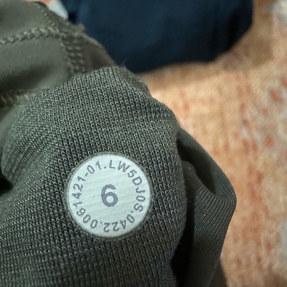 Lululemon Wunder Train High-Rise Tight 28" Army Green W5DJ0S size 6 - Picture 2 of 9
